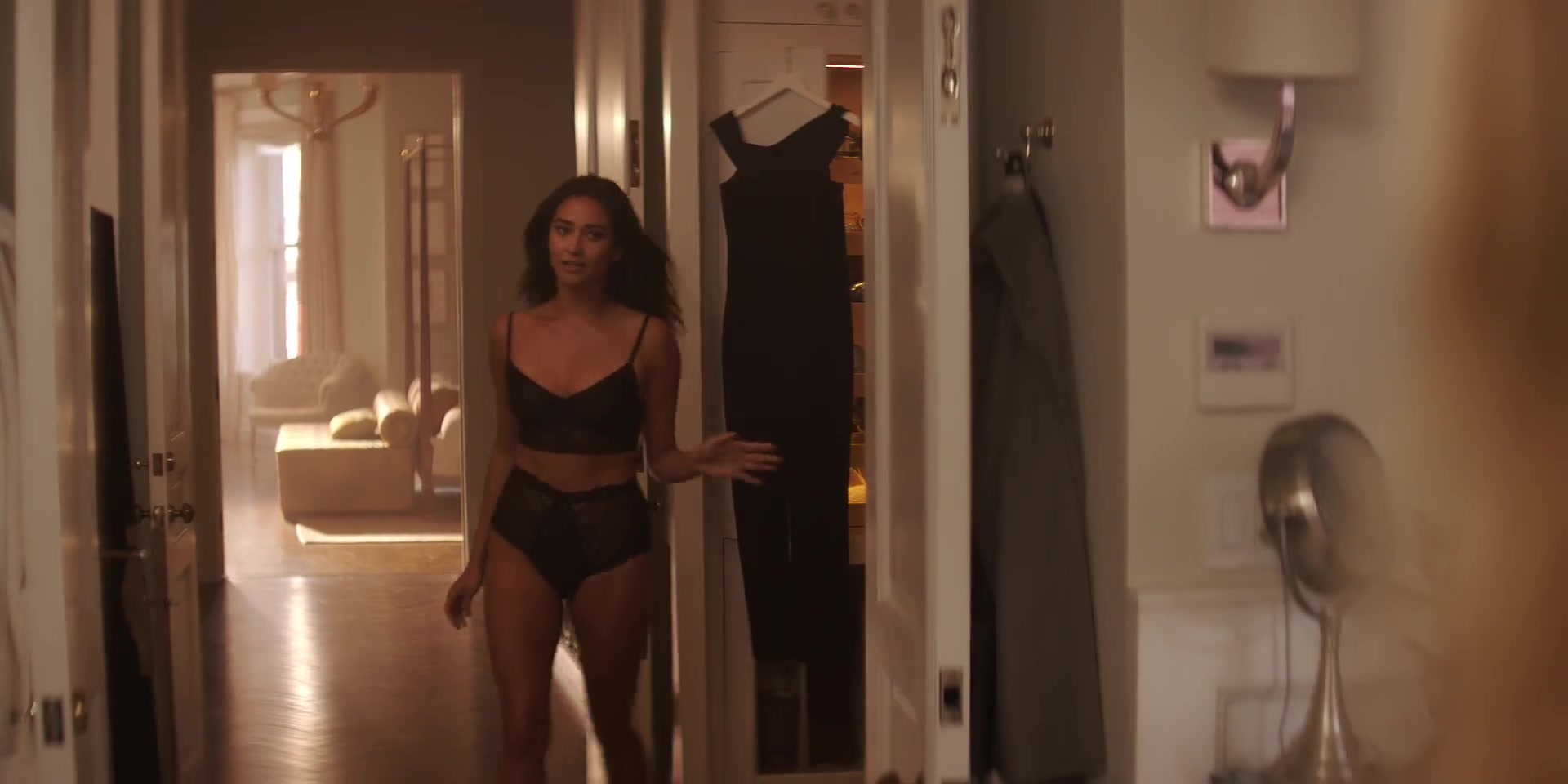 Shay Mitchell Nude Scene in You Season 1 Episode 2 (2018) – Exclusive Photos & Clips