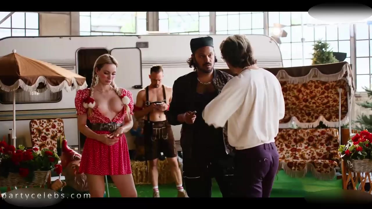 Lara Biewusch Nude Scene in Sexuell Verfügbar S01E05 (2024) – Exclusive Photos & Video