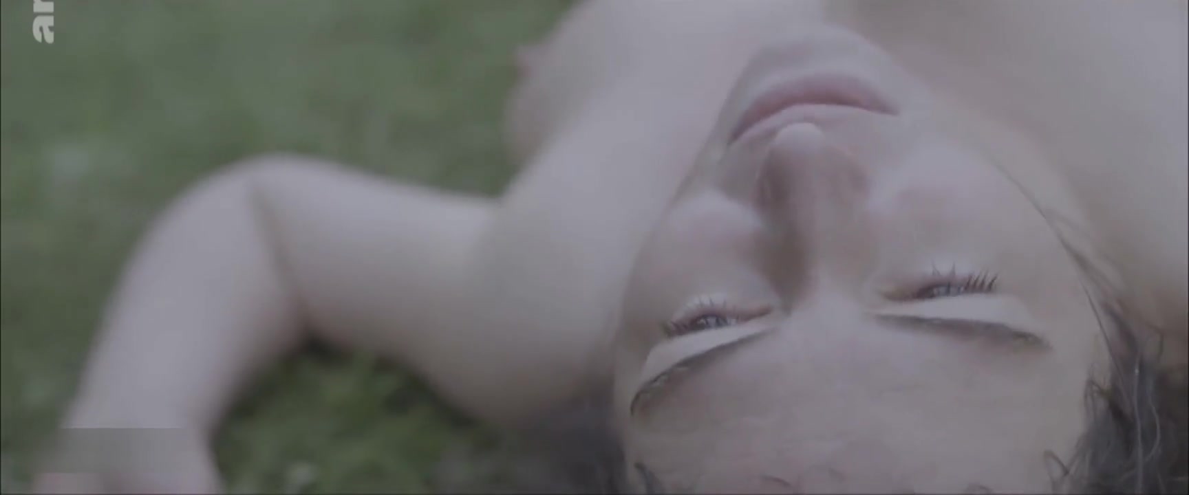 Esther Zimmering Nude Scene in Goosebumps (2022): Exclusive Photos & Clips