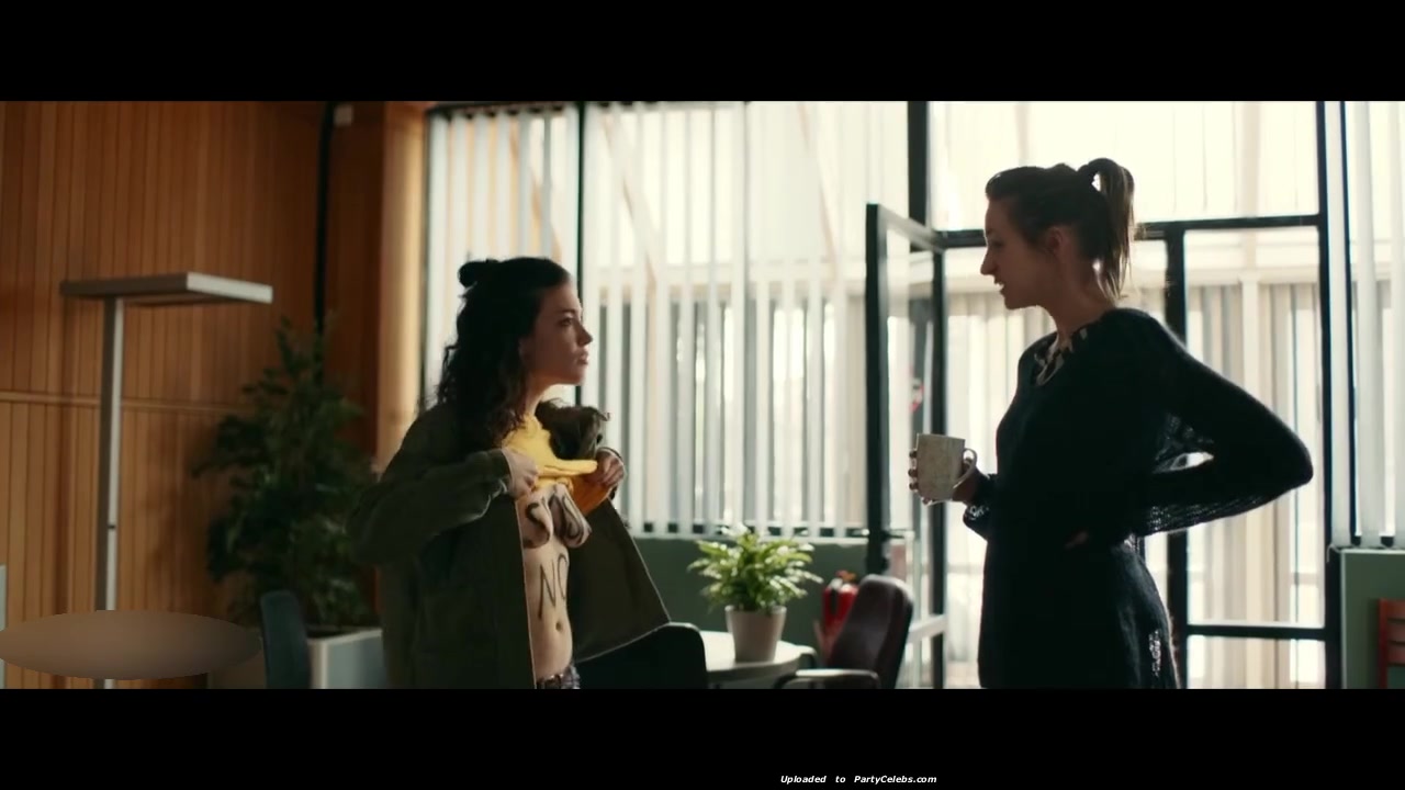 Helen Woigk Nude Scene in “Frau Jordan stellt gleich” S01E08 (2019): Uncensored Photos & Video