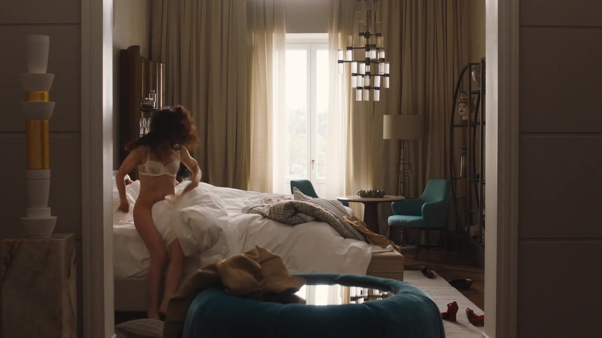 Sabrina Impacciatore Nude Scene in The White Lotus S02E07 (2022) Featuring Aubrey Plaza – Exclusive HD Clips