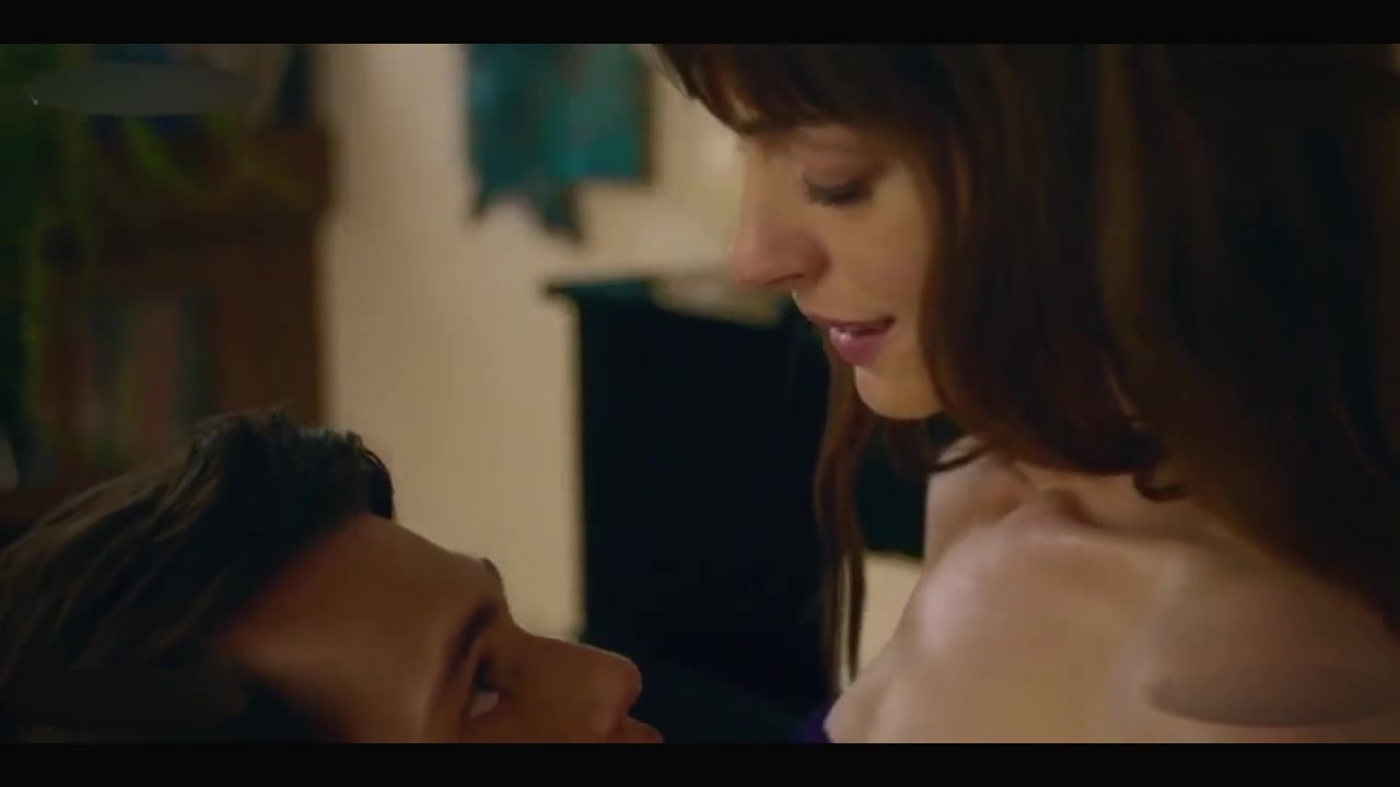 Anne Hathaway Sexy in The Idea Of You (2024) – Latest Scenes & Photos
