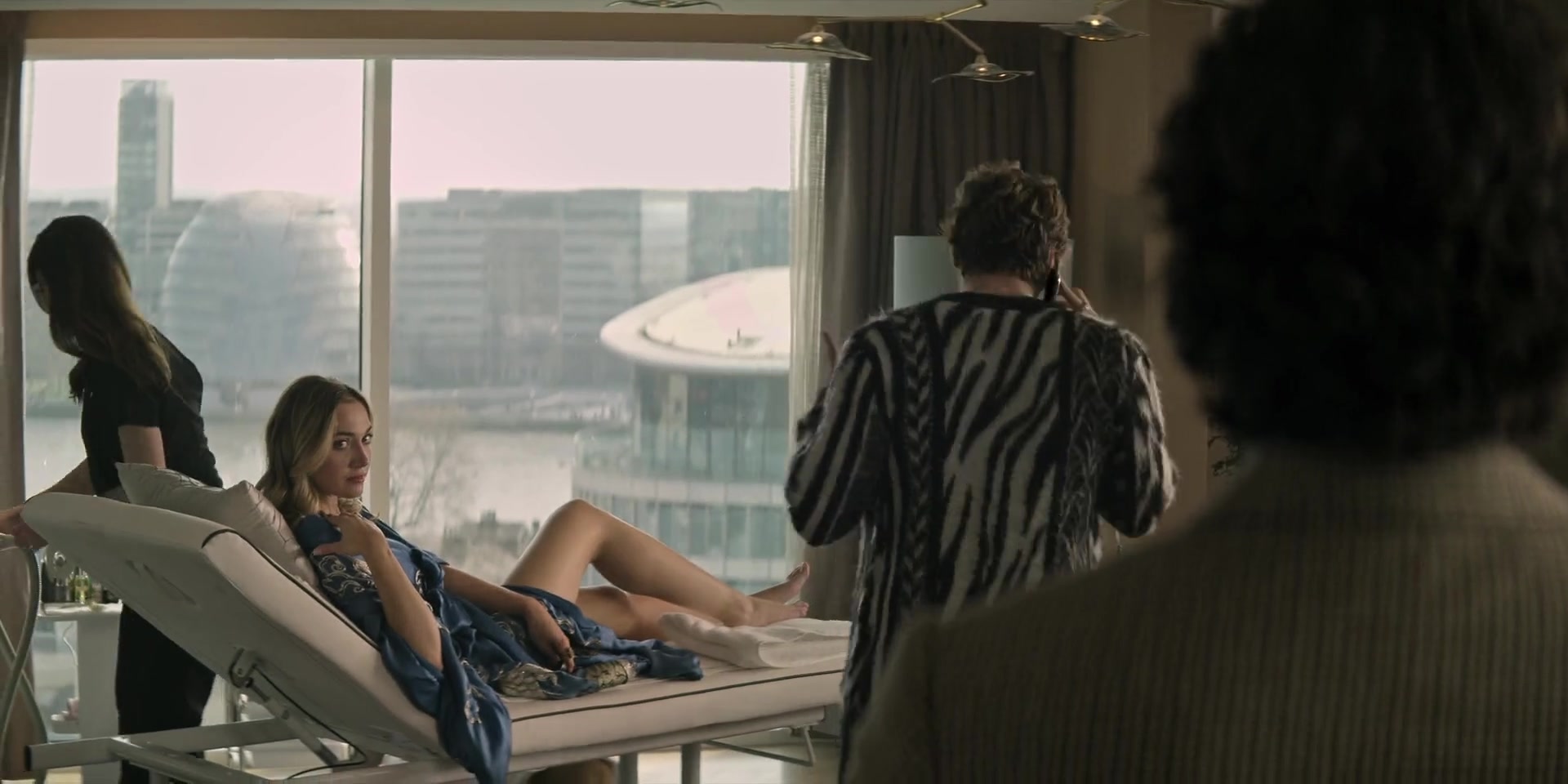 Tilly Keeper Nude Scenes in You Season 4 (2023) – Charlotte Ritchie Uncensored Photos & Videos