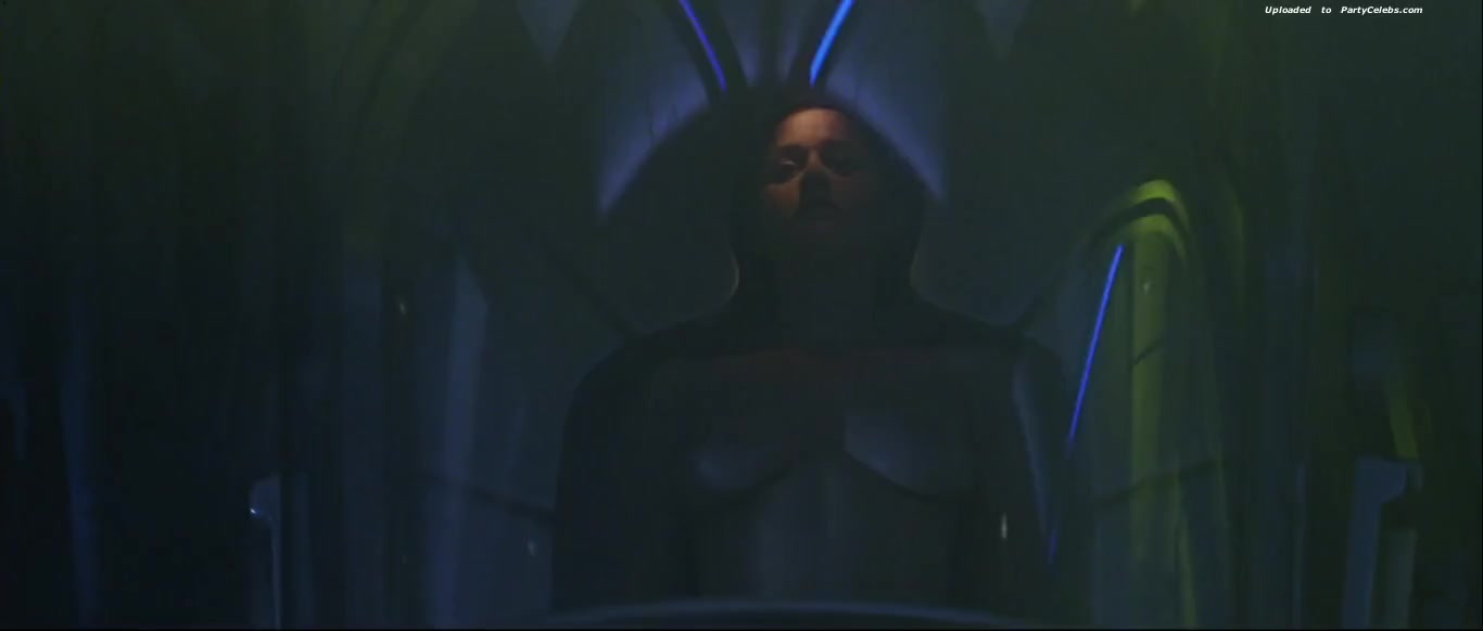 Robin Tunney Nude Scene in Supernova (2000) – Exclusive Photos & Clips