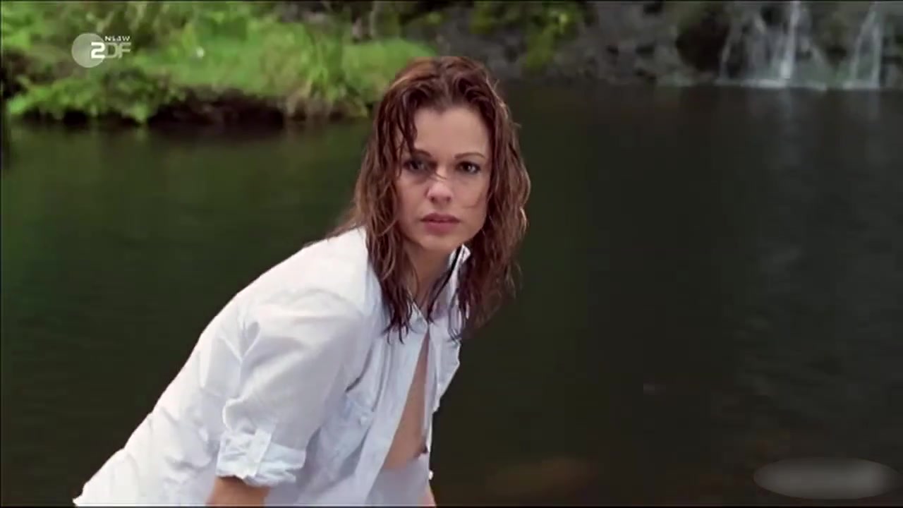 Suzan Anbeh Nude Scene in Sehnsucht nach Neuseeland S01E01 (2009) – Uncensored Photos & Video