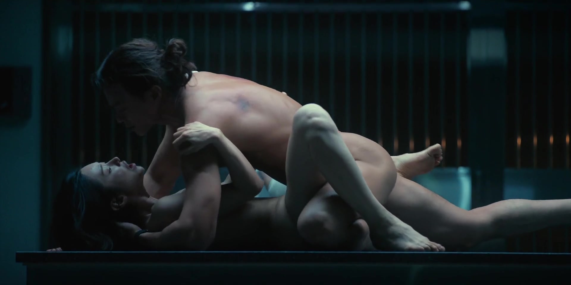 Yunjin Kim & Lee Joo-bin in Money Heist Korea: Joint Economic Area S01E05-06 (2022) – Cast, Plot, and Reviews