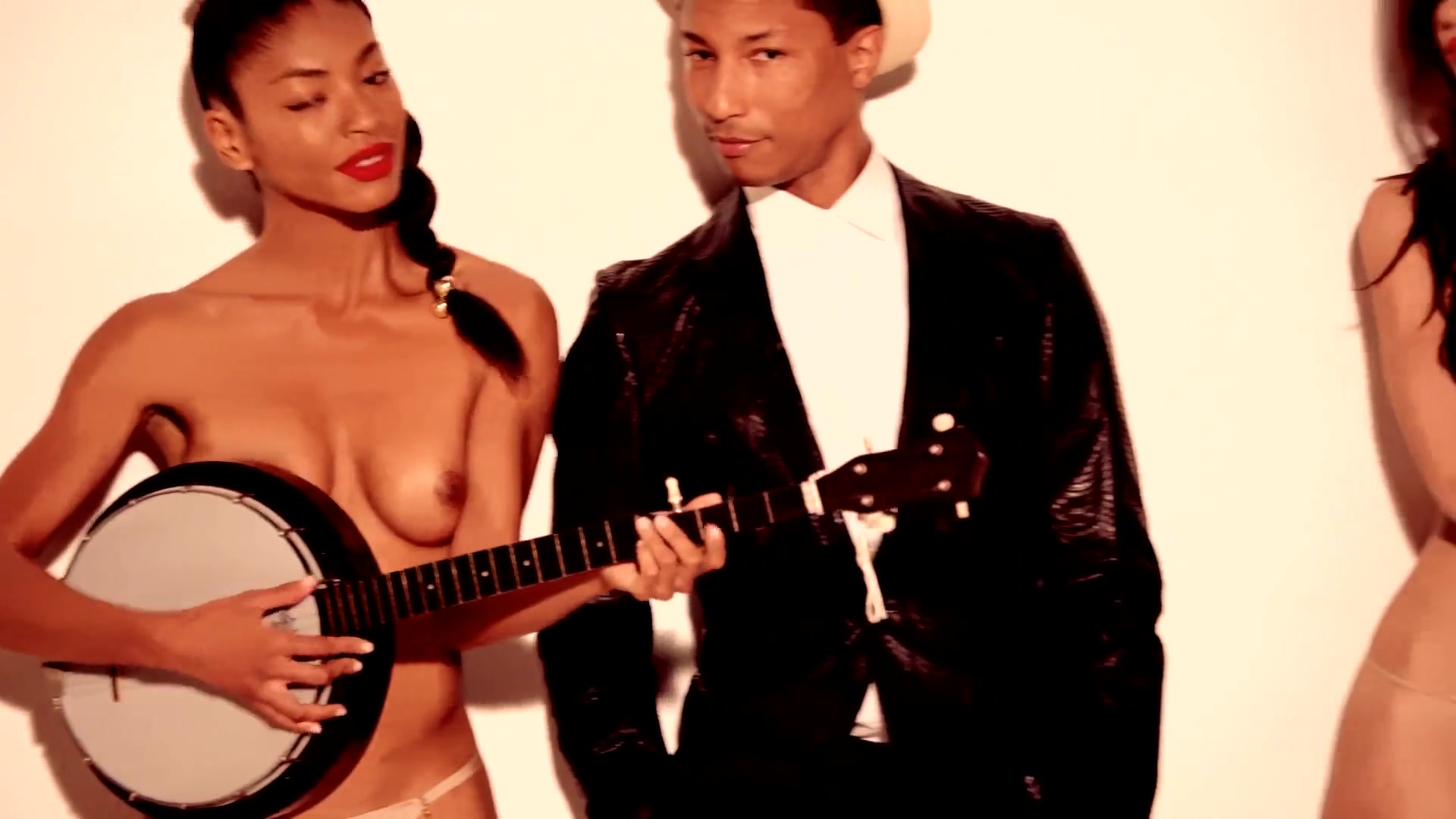 Emily Ratajkowski Uncensored “Blurred Lines” Nude Scene – Exclusive Movie Sex Clips & Videos