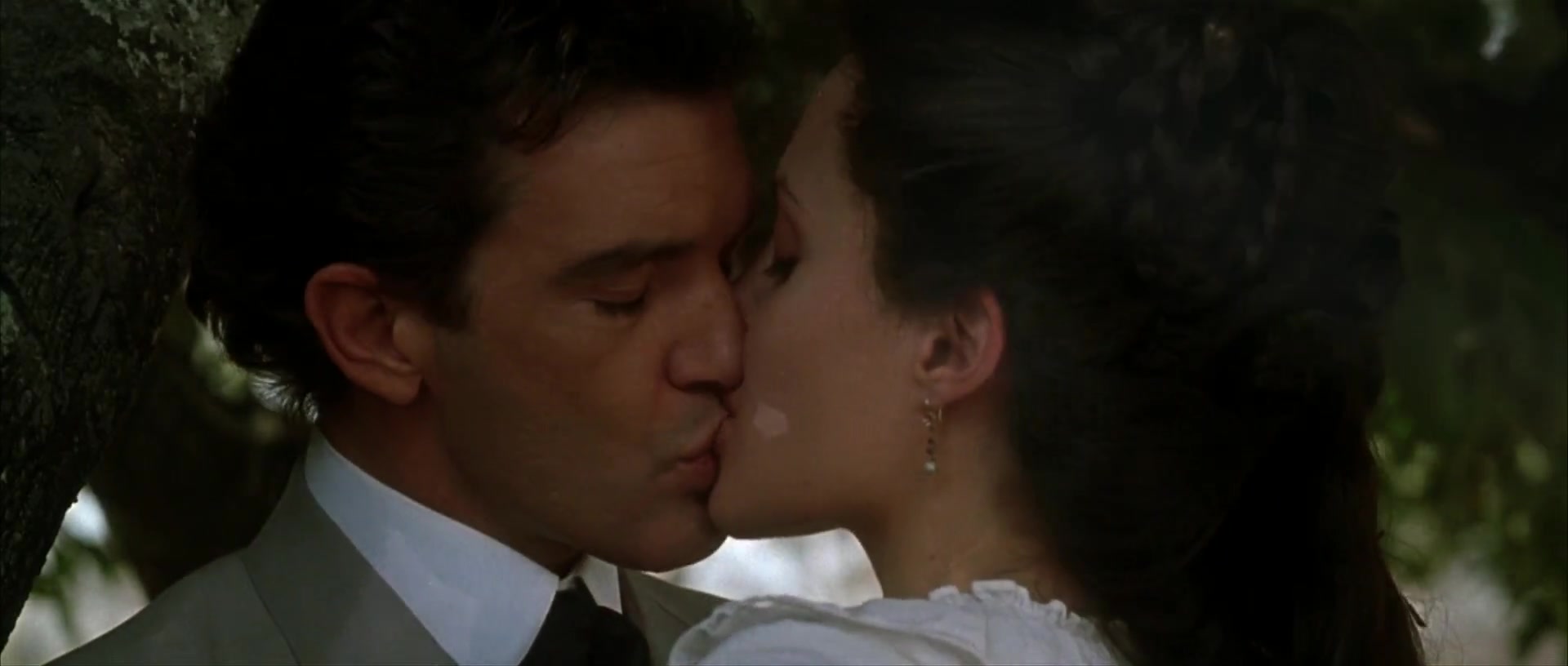 Angelina Jolie’s Original Sin: Exclusive Extra Mile Scenes & Behind-the-Scenes Content