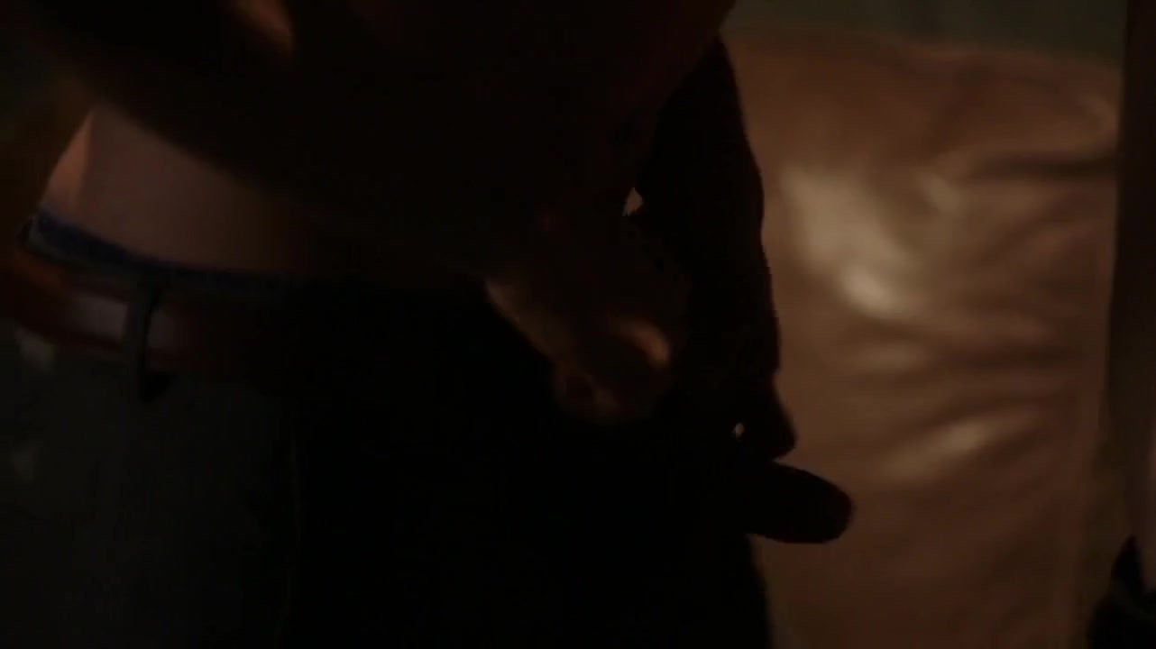 Carlson Young Sexy Scene in Scream Season 1 Episode 8 (2015) – Comedy & Sex Moments in Mainstream Cinema