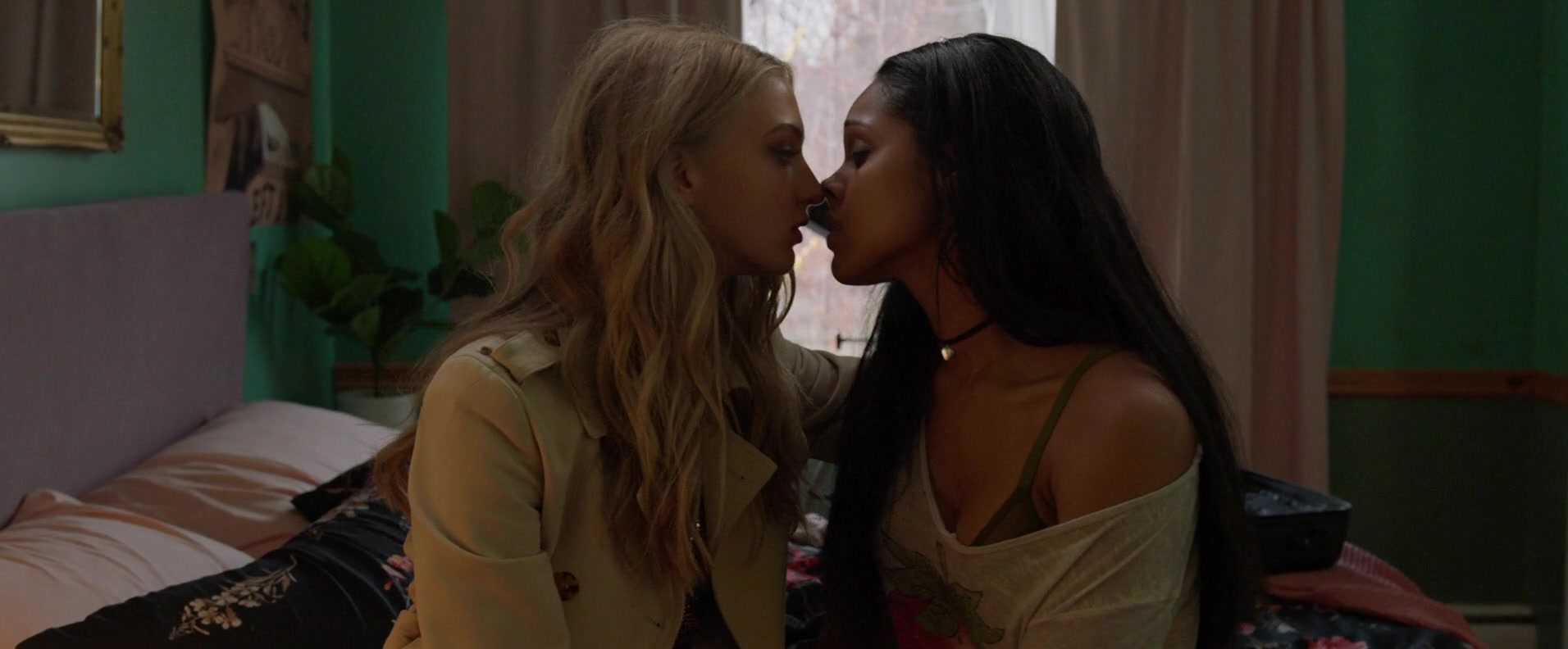 Lilly Krug Nude Scene in Shattered (2022) Featuring Ash Santos – Exclusive Photos & Video