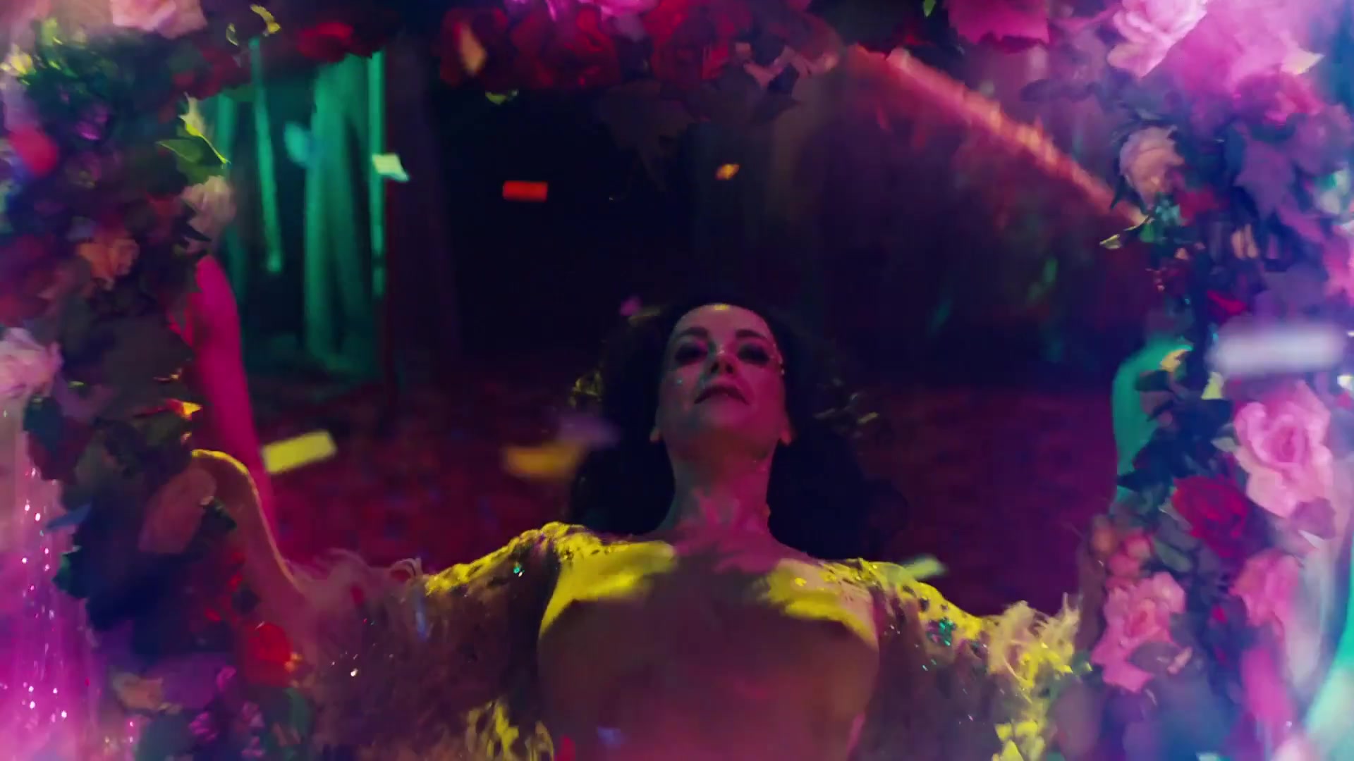 Dana Aliya Levinson Nude Scene in American Gods S03E08 (2021) – Exclusive Photos & Video