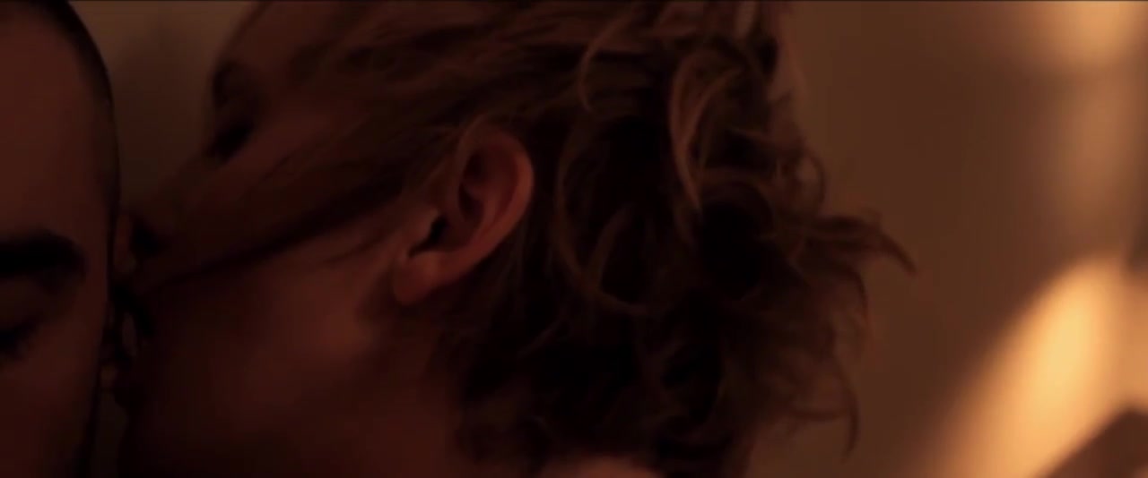 Anael Snoek Nude in Albedo (2011) – Exclusive Extra Mile Scenes & Photos