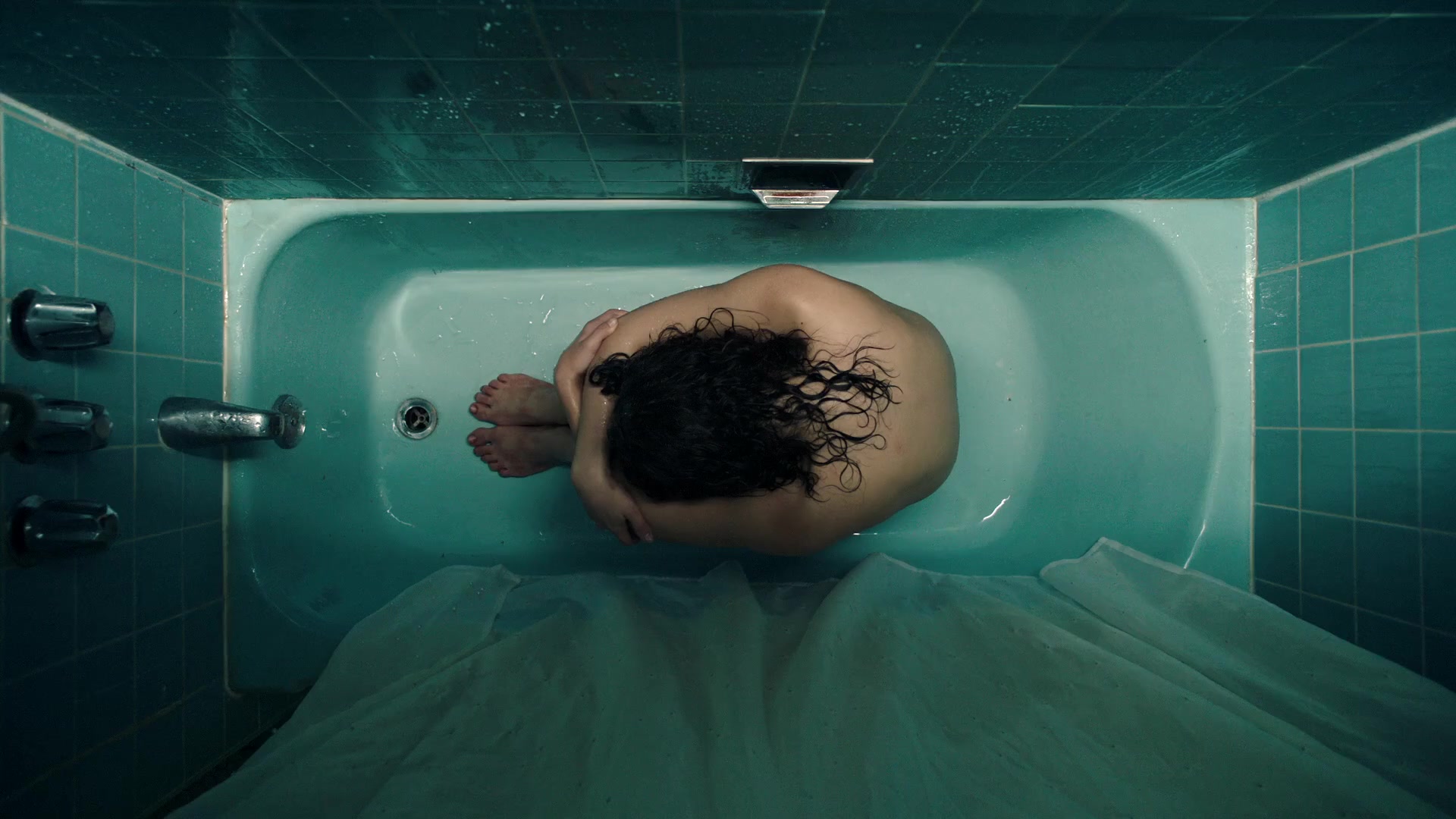 Andrea Londo Nude Scene in The Free Fall (2021) – Rare Photos & Video Collection