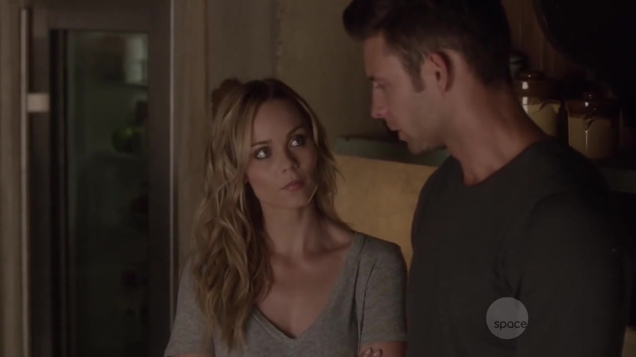 Laura Vandervoort Nude Scenes in Bitten Season 3 (2016): Romantic Sex Scene Highlights