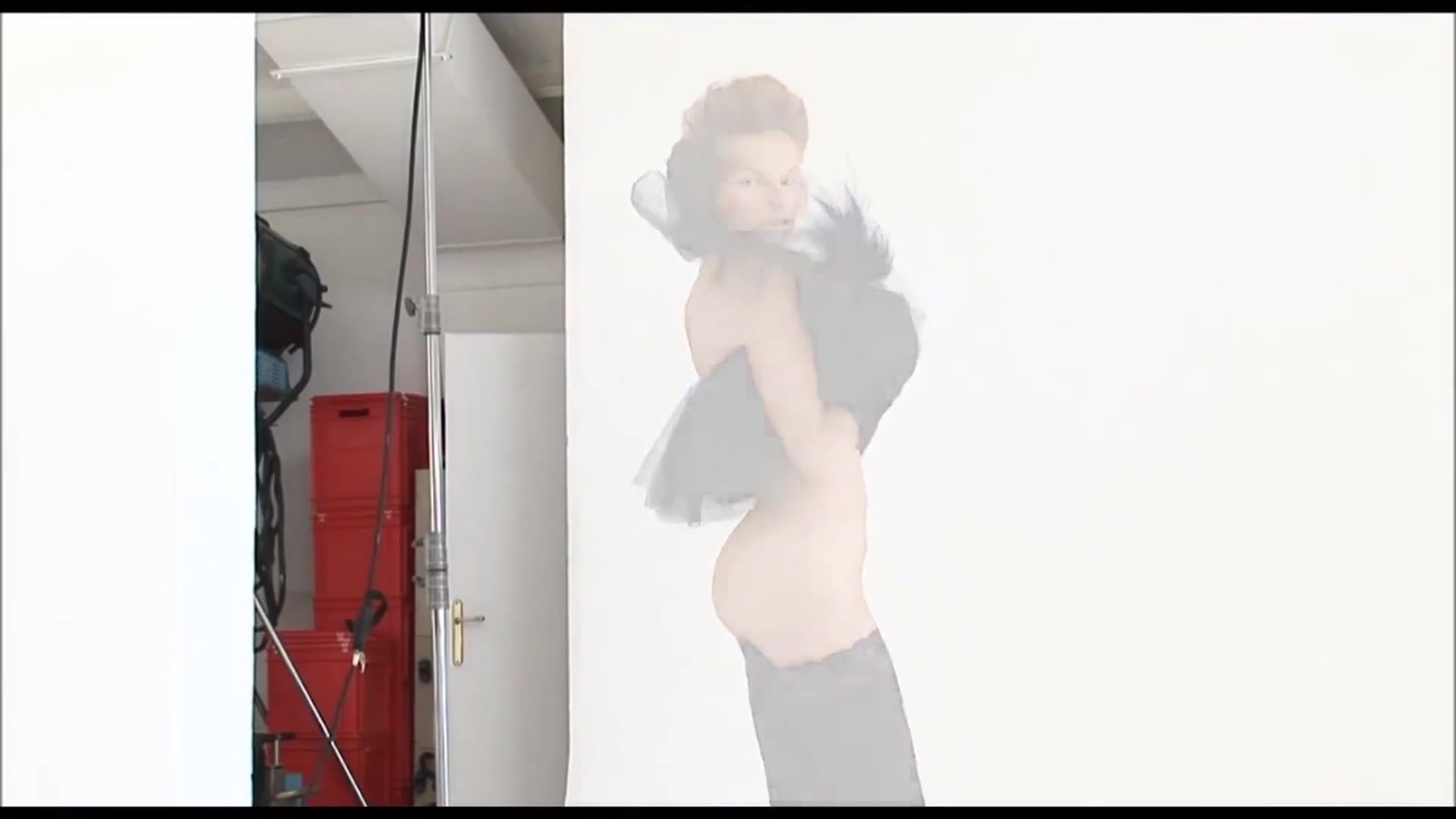 2017 Nude Model Fashion Show: Celebrity Sex Scene Highlights & Exclusive Videos