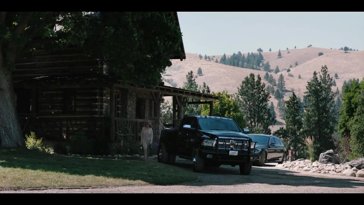 Kelly Reilly Nude Scenes in Yellowstone – Exclusive Photos & Insights